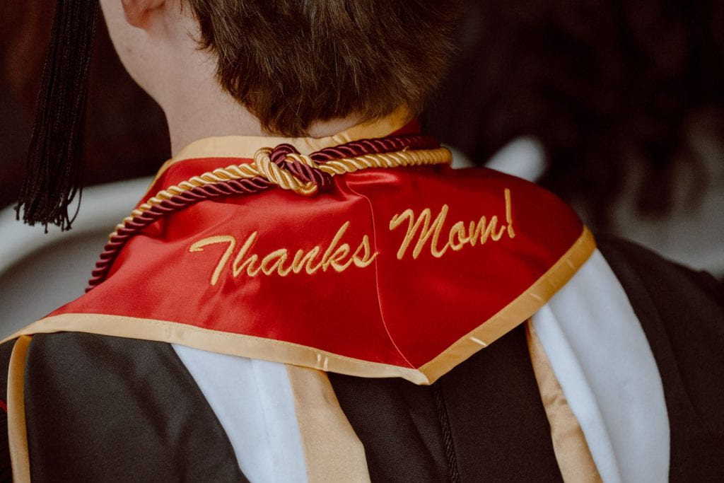 "Thanks Mom" graduation sash